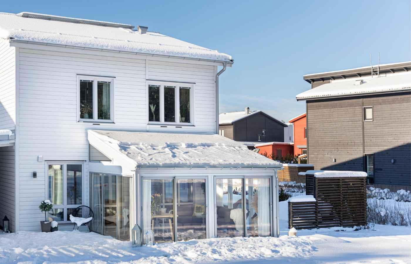 Uterum Pulpet Vit 17,9Kvm Isolertak WG82 Vinter Snö4